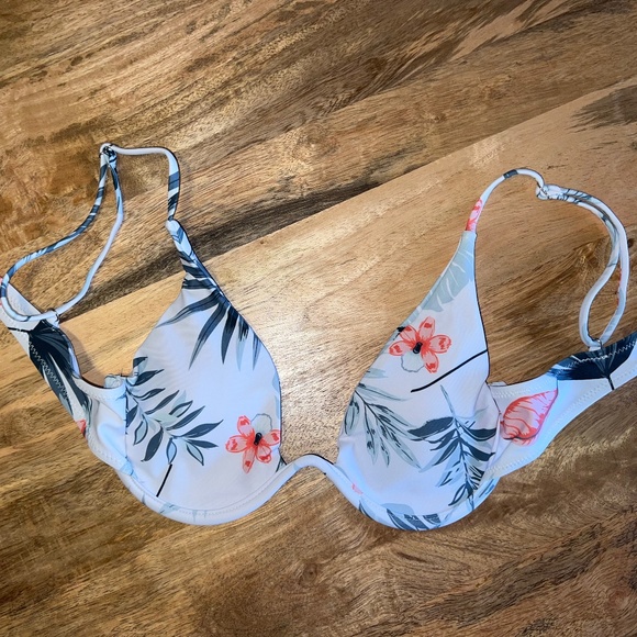 Small Shein bikini - Picture 2 of 6